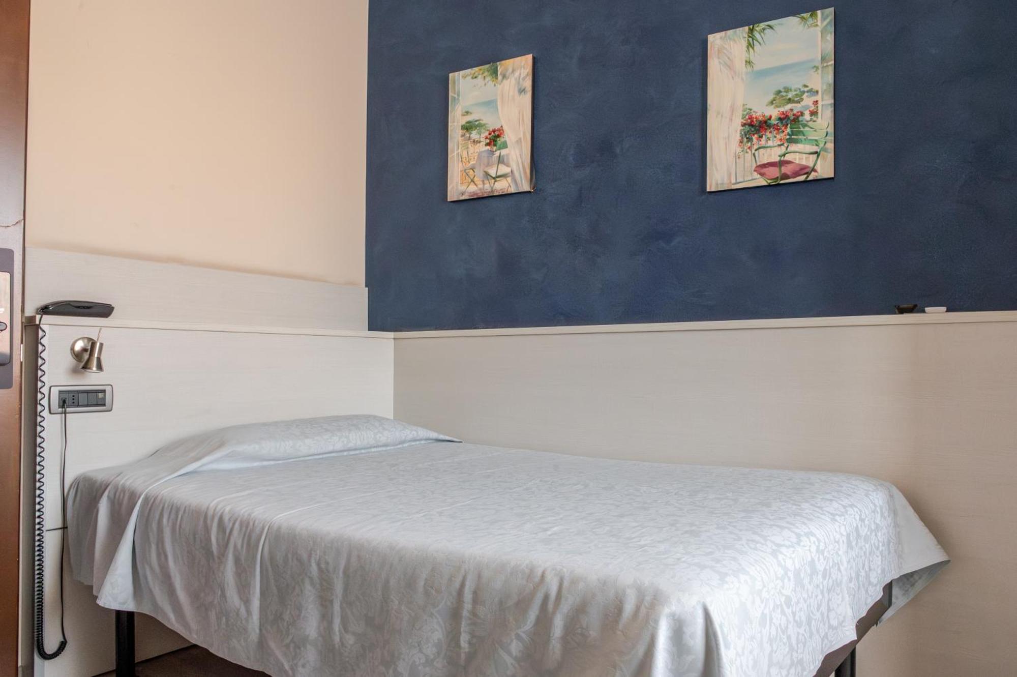 Hotel Posta - 3 Stars - Comfortable Stay In Ventimiglia Kültér fotó